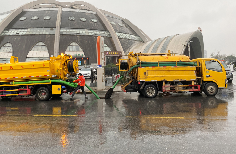 271砖墙镇商场管道清淤