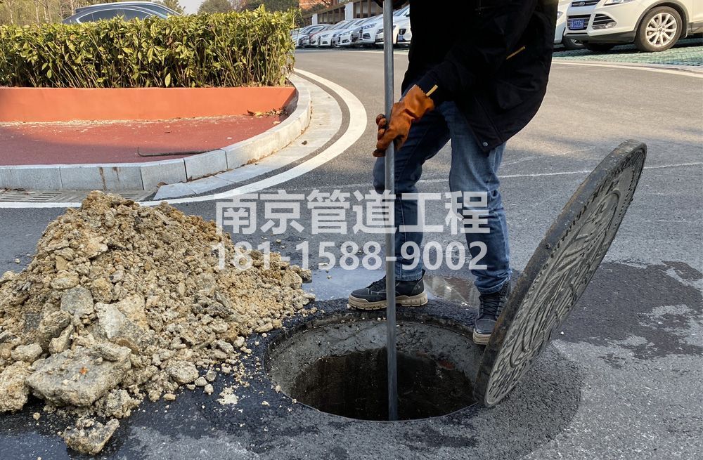 306砖墙镇管道油块清理